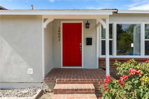 16601 Valerio St, Reseda, CA, 91335 | Card Image