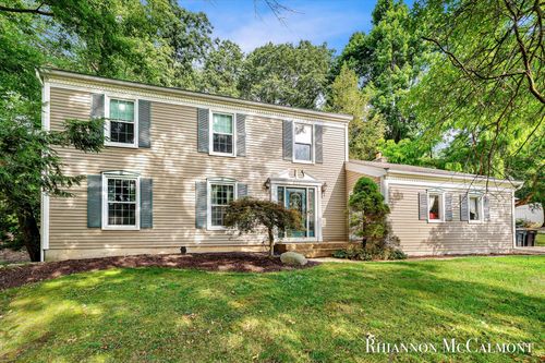 667 Duxbury Ct, Ada, MI, 49301-7805 | Card Image