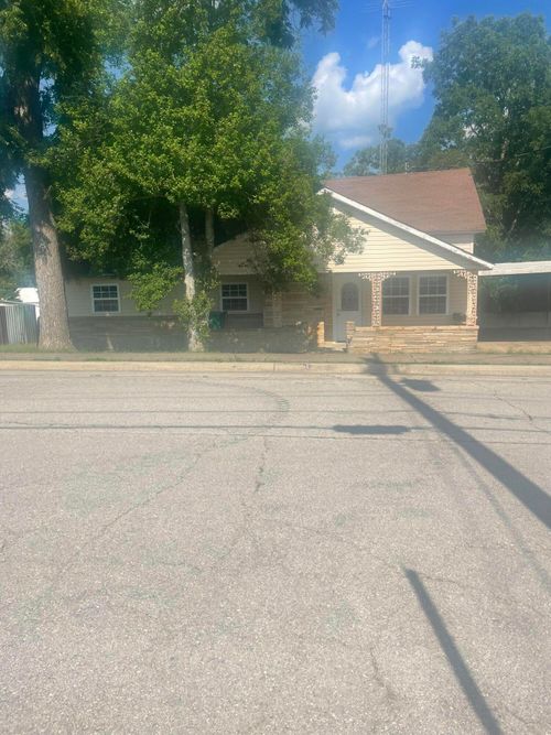 410 N Ferguson St, Willow Springs, MO, 65793-1111 | Card Image