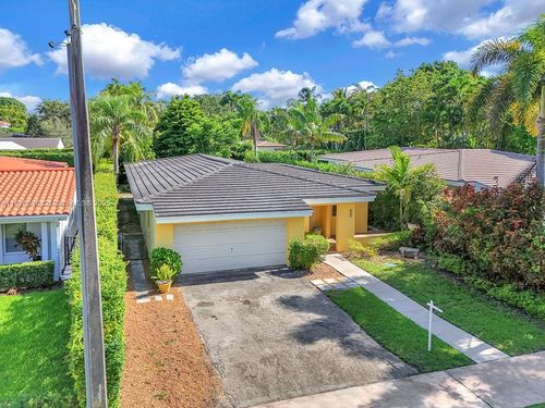 527 Gerona Ave, Coral Gables, FL, 33146-2714 | Card Image