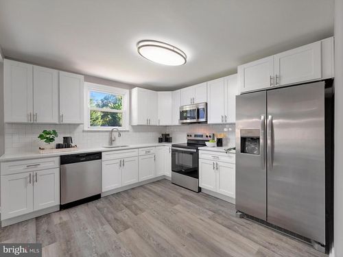 325 Beach Ave, PASADENA, MD, 21122-5017 | Card Image