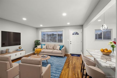 28 Riviera Pkwy, Lindenhurst, NY, 11757-6113 | Card Image