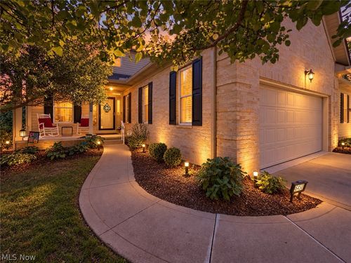6450 Pebble Beach Dr Nw, Canton, OH, 44718-4040 | Card Image