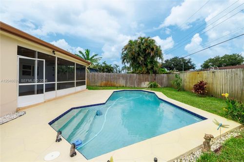 6870 Pershing St, Hollywood, FL, 33024-1836 | Card Image