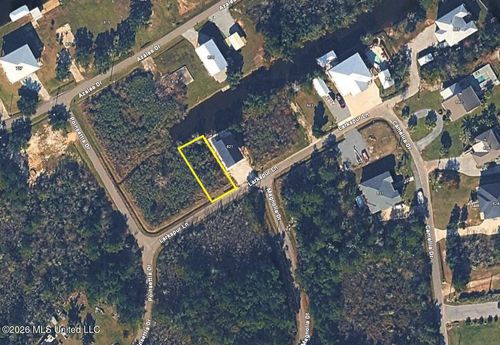 821 Larkspur, Bay Saint Louis, MS, 39520 | Card Image