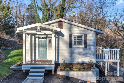 49 E Livingston St, Tryon, NC, 28782-3153 | Card Image