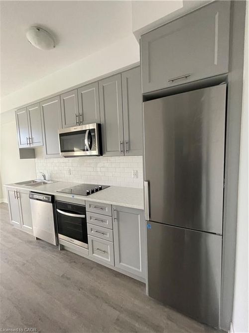 422-600 N Service Rd, Hamilton, ON, L8E5A7 | Card Image