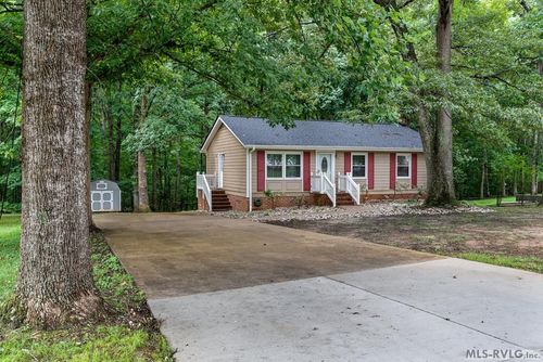 404 Benton St, South Hill, VA, 23970-2809 | Card Image