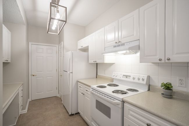 Welcome Home! Amazing location in the heart of Green Hills. close to downtown, the Mall at Green Hills, Belmont, Vanderbilt and hospitals, Music Row. Ground floor in gated community. Pool clubhouse and fitness center | Image 6