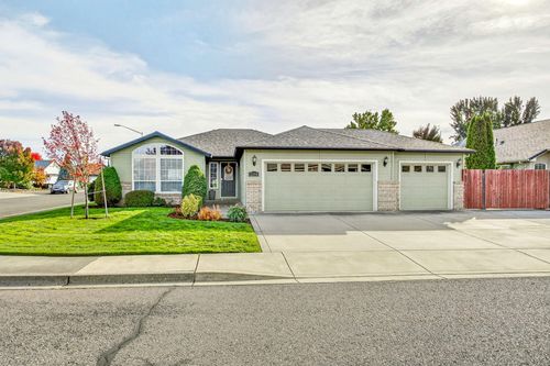 2598 St James Way, Central Point, OR, 97502-3389 | Card Image