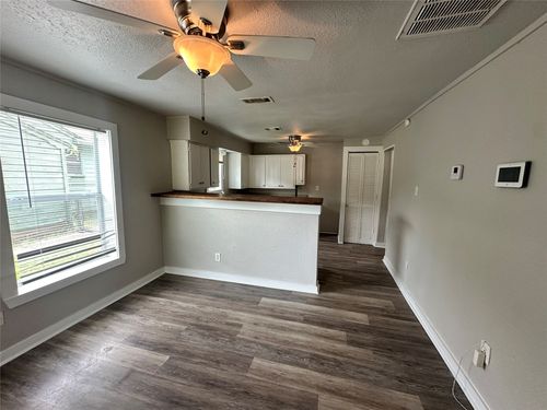 4611 Bradshaw St, Dallas, TX, 75215-4432 | Card Image