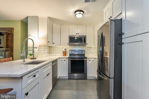 11703 Summerchase Cir, RESTON, VA, 20194-1127 | Card Image