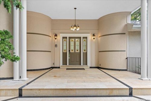 6820 N Hempstead Tpke, Syosset, NY, 11791-1002 | Card Image