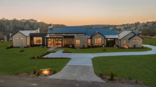 82 Presidio Ridge Dr, Fredericksburg, TX, 78624-3867 | Card Image