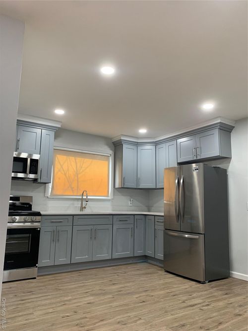 336 Scranton Ave, Lynbrook, NY, 11563-3275 | Card Image