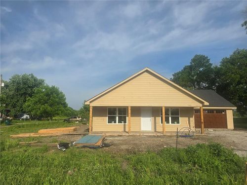 301 N Pennsylvania Street, East Lynne, MO, 64743 | Card Image