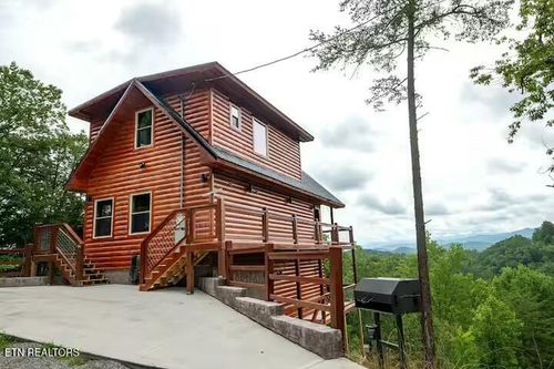 2138 Rising Fawn Way, Sevierville, TN, 37876 | Card Image
