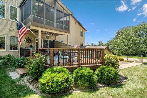1556 Matterhorn Dr Ne, Cedar Rapids, IA, 52402-3305 | Card Image