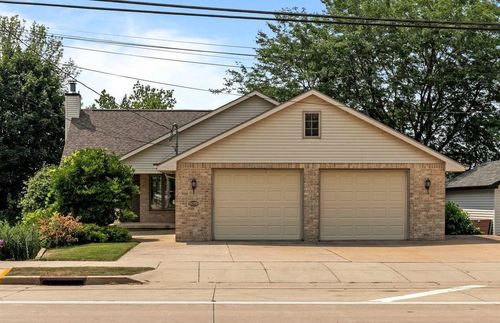 801 W Main Street, LITTLE CHUTE, WI, 54140 | Card Image