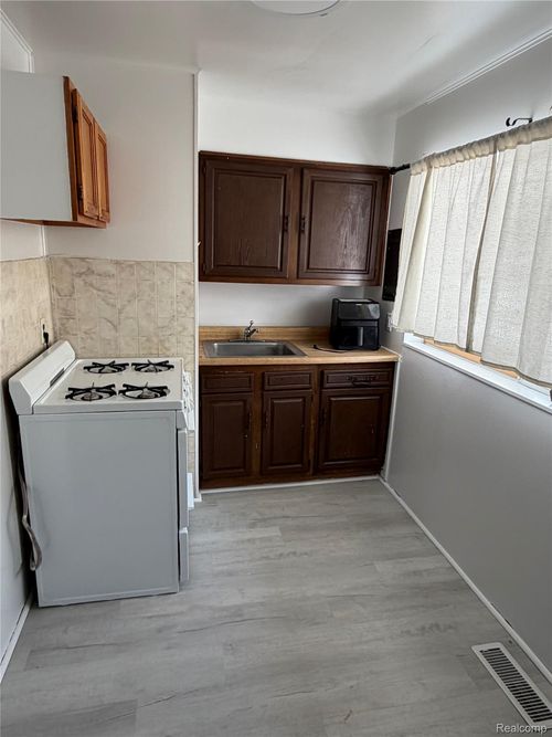 33019 Alamo Ct, Westland, MI, 48186-4643 | Card Image