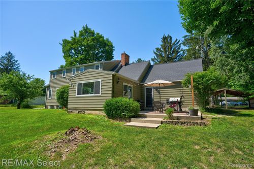 1406 Country View Ln, Flint, MI, 48532-2210 | Card Image