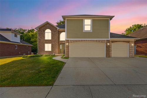 38124 Cobble Creek Ct, Sterling Heights, MI, 48312-2001 | Card Image