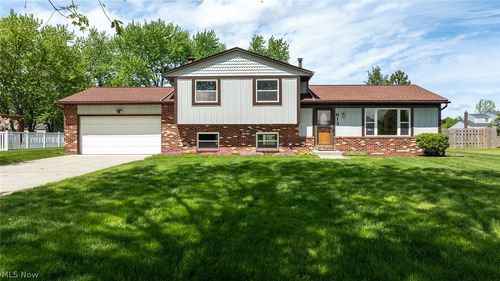 913 Sherwood Drive, Macedonia, OH, 44056 | Card Image