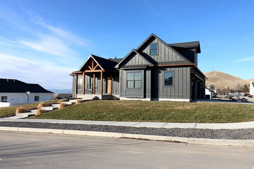 1087 E 160 N, Hyde Park, UT, 84318-4802 | Card Image