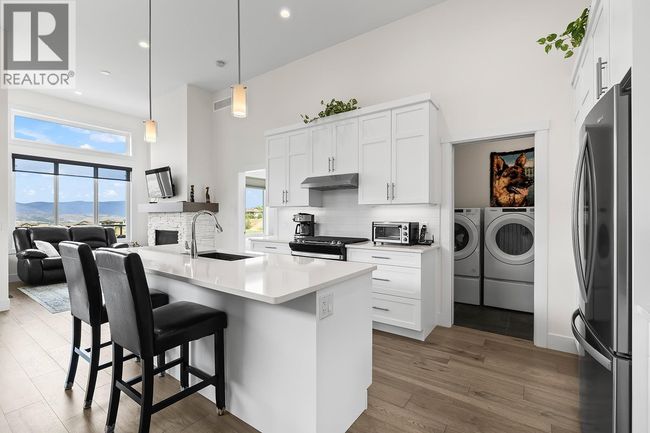 1436 Tower Ranch Dr, House other with 2 bedrooms, 3 bathrooms and 4 parking in Kelowna BC | Image 10