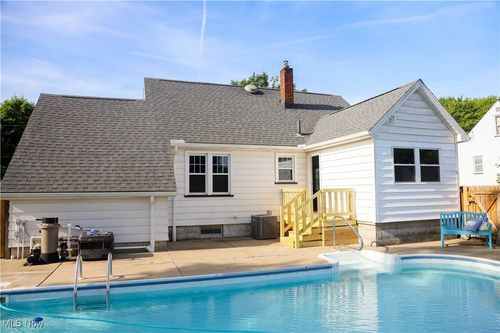 19 Renee Dr, Struthers, OH, 44471-1517 | Card Image