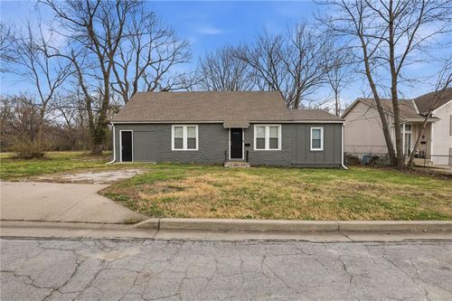 13301 7th St, Grandview, MO, 64030-2929 | Card Image