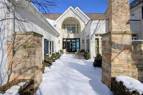 19486 Frazier Dr, Rocky River, OH, 44116-1727 | Card Image