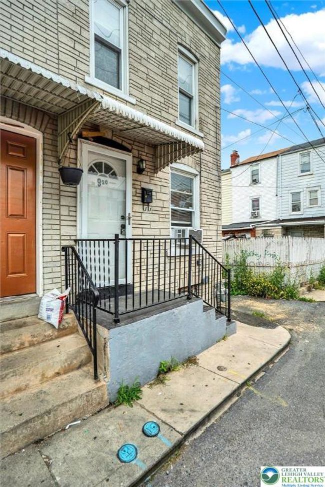 920 N Mohr St, Townhouse with 3 bedrooms, 1 bathrooms and null parking in Allentown PA | Image 4
