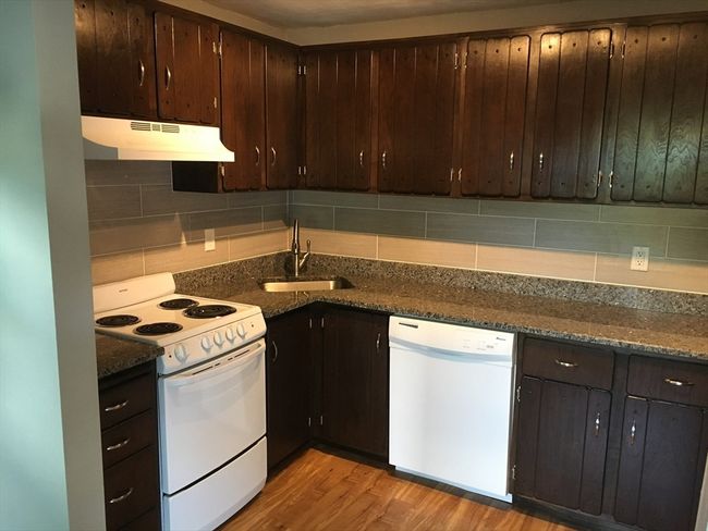 66 Locust Ave, Home with 4 bedrooms, 4 bathrooms and 4 parking in Worcester MA | Image 22