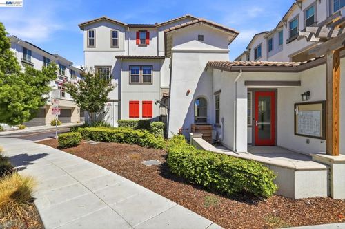 332 Harcot Ter, Sunnyvale, CA, 94085-2016 | Card Image