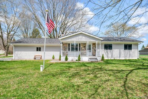 950 Alfalfa Dr, Lapeer, MI, 48446-9490 | Card Image