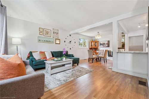 158 Barnicke Dr, Cambridge, ON, N3C3M4 | Card Image