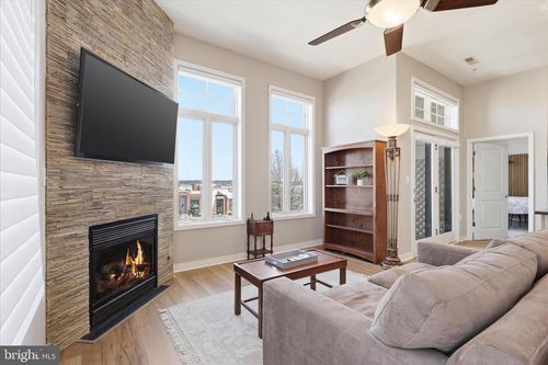 411-181 E Reed Ave, Alexandria, VA, 22305-3171 | Card Image