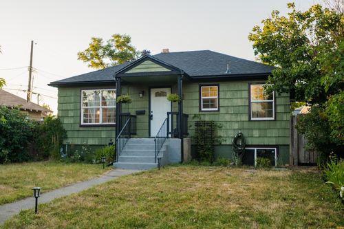 1121 E Carlisle Ave, Spokane, WA, 99207-2610 | Card Image