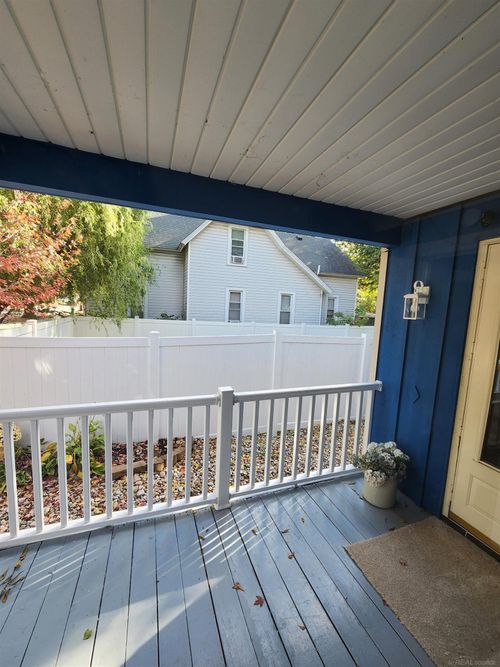 77 Hubbard St, Mount Clemens, MI, 48043-5541 | Card Image