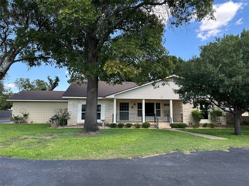 621 N Lone Star Pkwy, Mcgregor, TX, 76657-1064 | Card Image