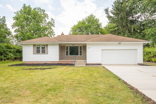 22210 Emery Rd, Cleveland, OH, 44128-4614 | Card Image