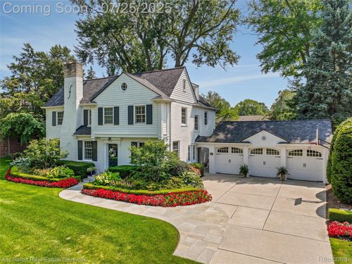 51 Lochmoor Blvd, Grosse Pointe Shores, MI, 48236-1749 | Card Image