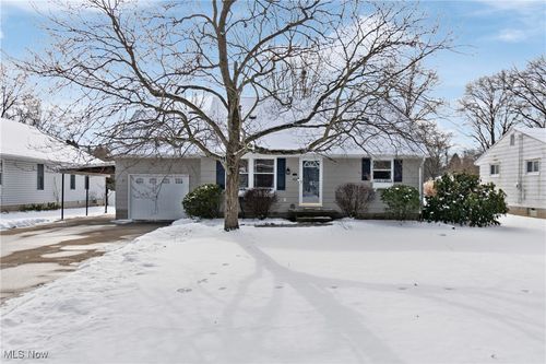 7910 Parkford St Nw, Massillon, OH, 44646-1561 | Card Image