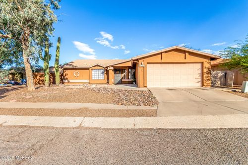 1561 W Lama Dr, Tucson, AZ, 85746-3317 | Card Image