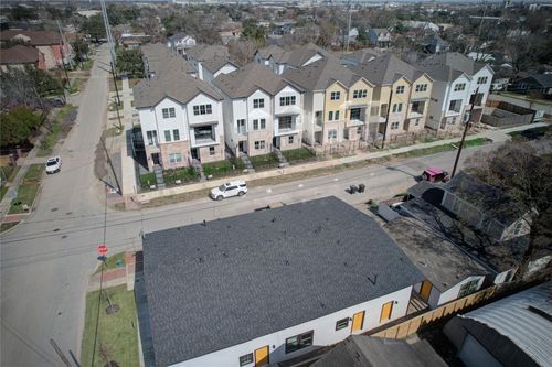 4-201 Eastwood St, Houston, TX, 77011-3012 | Card Image
