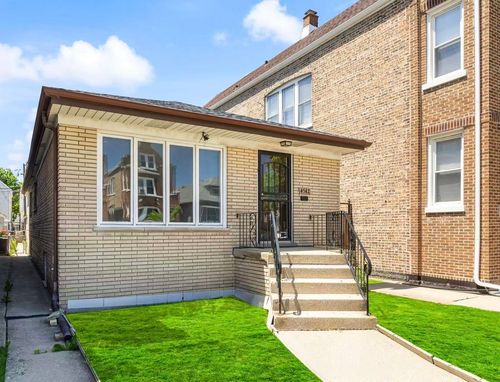 4542 S Mozart St, Chicago, IL, 60632-1915 | Card Image