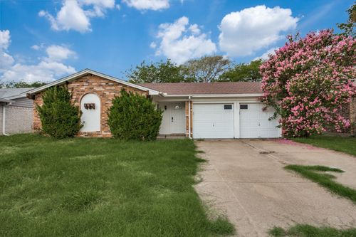 6401 Dorchester Trl, North Richland Hills, TX, 76182-4510 | Card Image