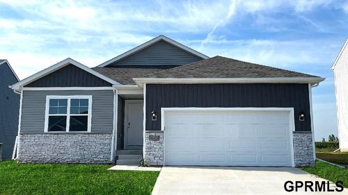 8718 N 167th St, Bennington, NE, 68007-2875 | Card Image