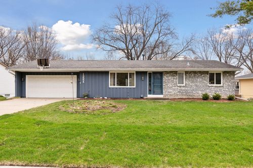13554 Fernando Ave, Apple Valley, MN, 55124-8129 | Card Image